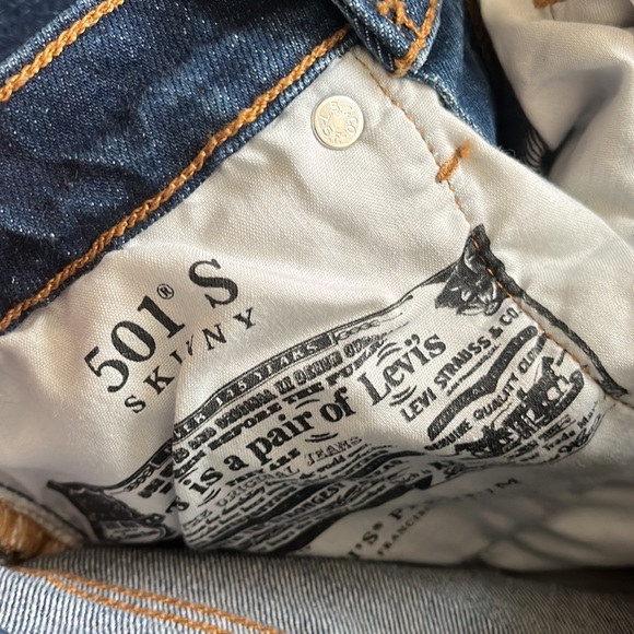 Levi’s premium high waisted skinnies ✨ - Picture 3 of 3